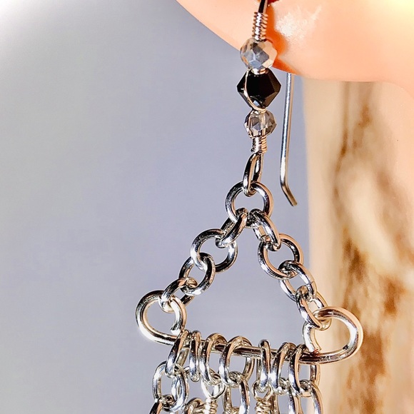 Artisan Lacey Chandelier Earrings in Black/Silver - Picture 4 of 6